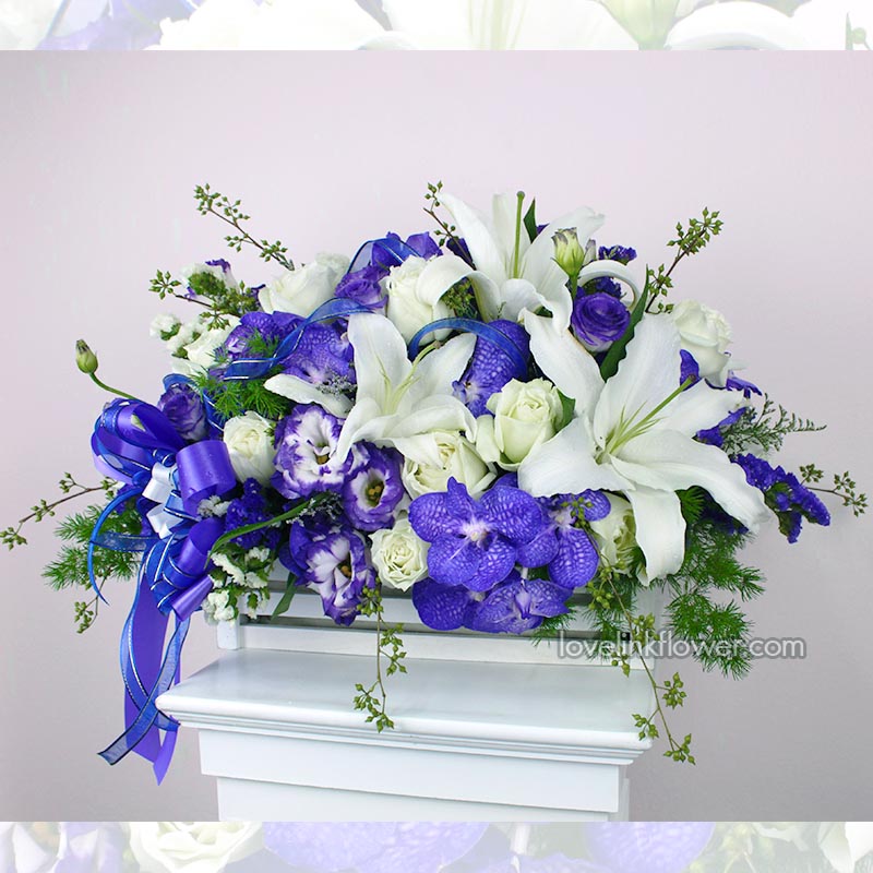 Box 05     กล่องดอกไม้ ไม้ระแนง ดอกไม้โทนสีน้ำเงินม่วง