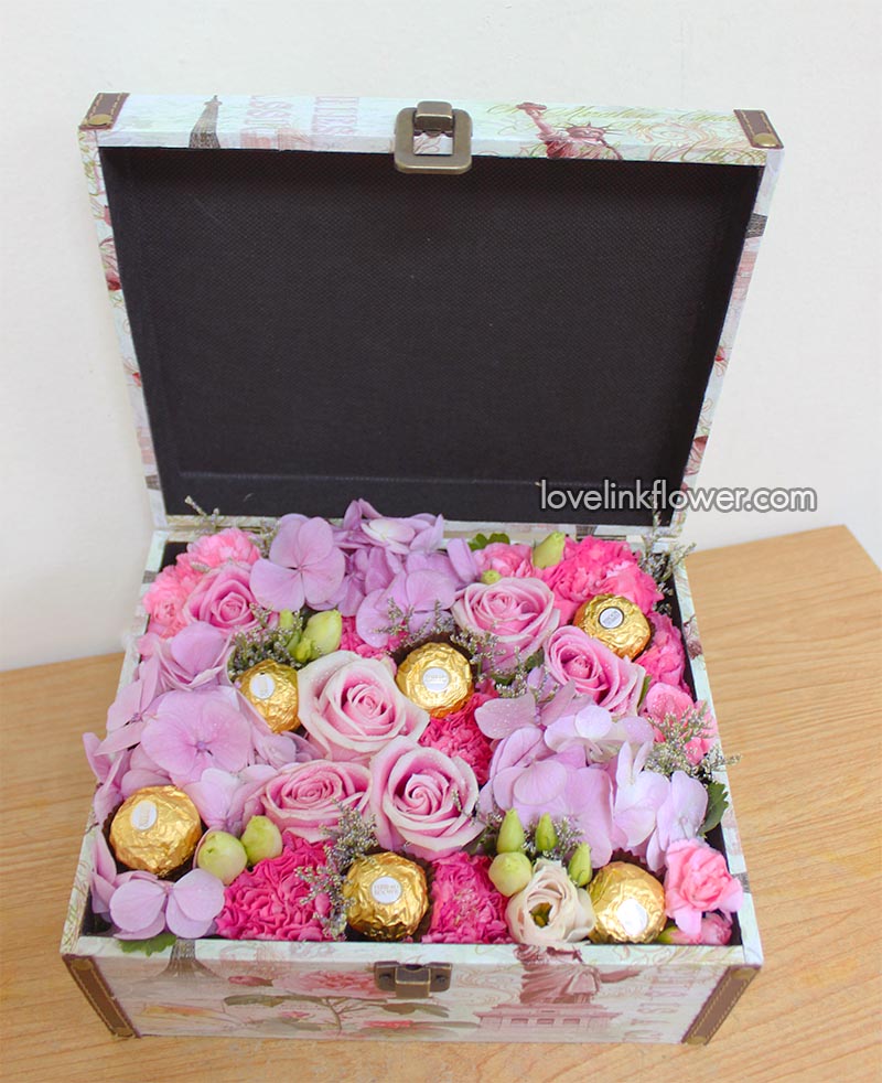 Box 13     กล่องดอกไม้ ดอกไม้สีชมพูหวาน