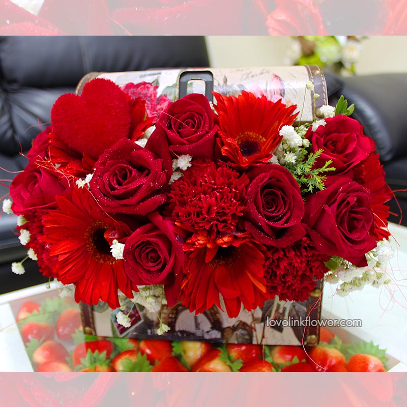 กล่องดอกไม้ ดอกไม้สีแดง กล่องเก็บความรัก