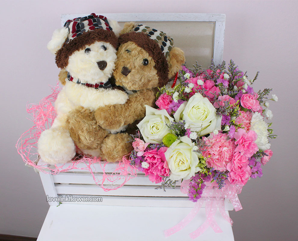 Box 17     กล่องดอกไม้น้องหมีกอดกันรักกันๆ