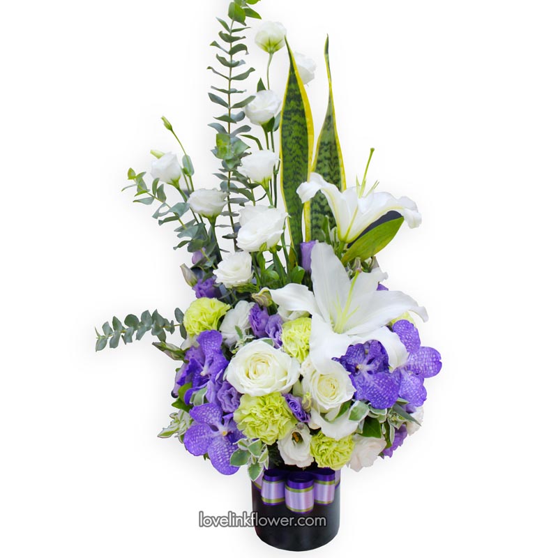 แจกันดอกไม้สีม่วง ให้ความหมายที่ดีในเรื่องค้าขาย แจกันดอกไม้ Va 91