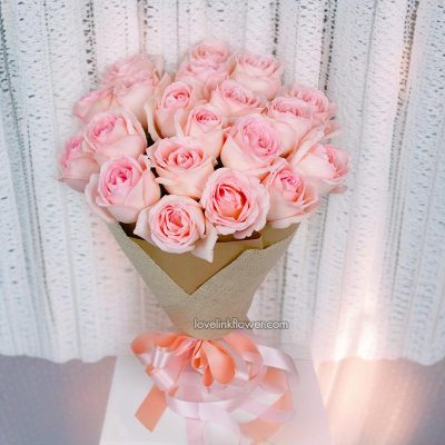 ช่อดอกกุหลาบสีชมพูหวาน