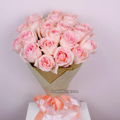 ช่อดอกกุหลาบสีชมพูหวาน