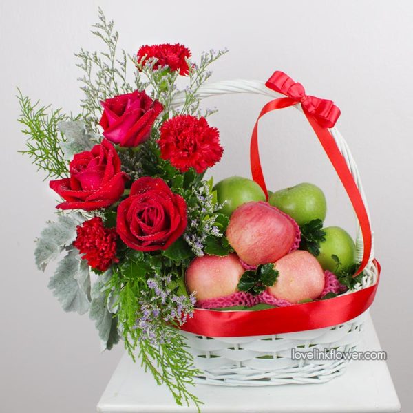 กระเช้าแอปเปิ้ล ดอกกุหลาบแดง