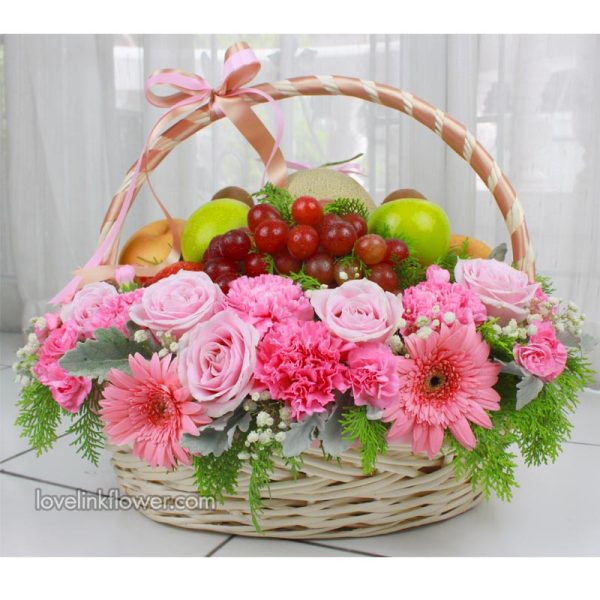 กระเช้าผลไม้ ดอกไม้สีชมพูหวาน