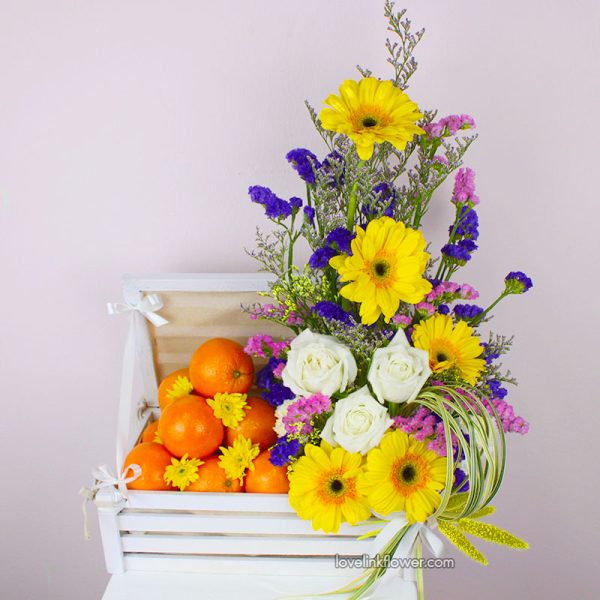 กล่องดอกไม้ และผลส้ม