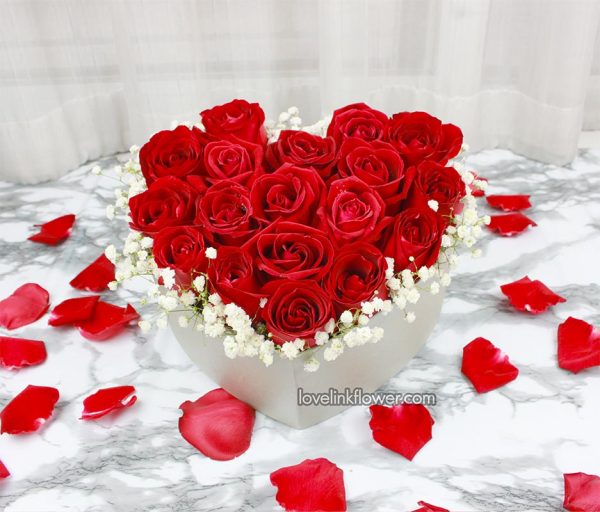 กล่องดอกกุหลาบแดงรูปหัวใจ วาเลนไทน์