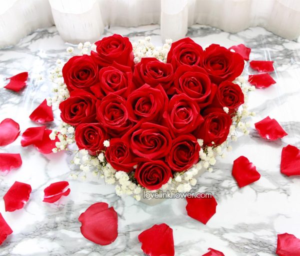กล่องดอกกุหลาบแดงรูปหัวใจ วาเลนไทน์