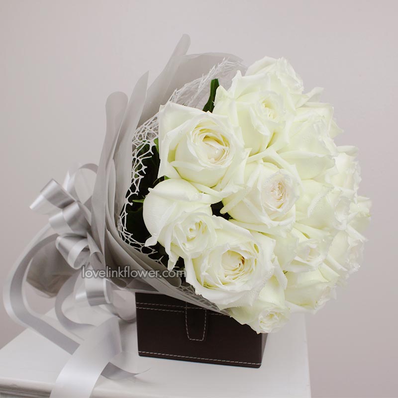 ช่อดอกไม้วันวาเลนไทน์ กุหลาบขาว ช่อดอกไม้วันวาเลนไทน์ Vbu 311