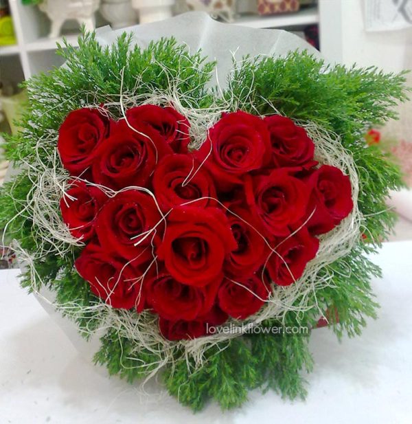 ช่อดอกกุหลาบแดงวาเลนไทน์ รูปหัวใจ