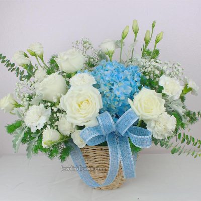 กระเช้าดอกไม้วันแม่ สีฟ้าขาว