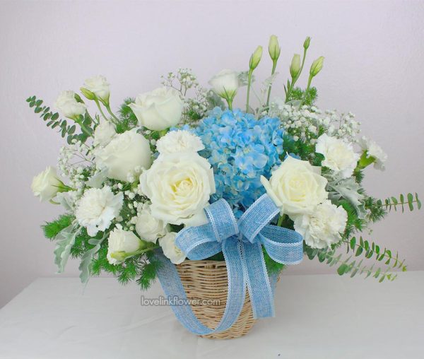 กระเช้าดอกไม้วันแม่ สีฟ้าขาว