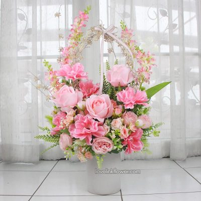 แจกันดอกไม้ประดิษฐ์สีชมพูหวาน
